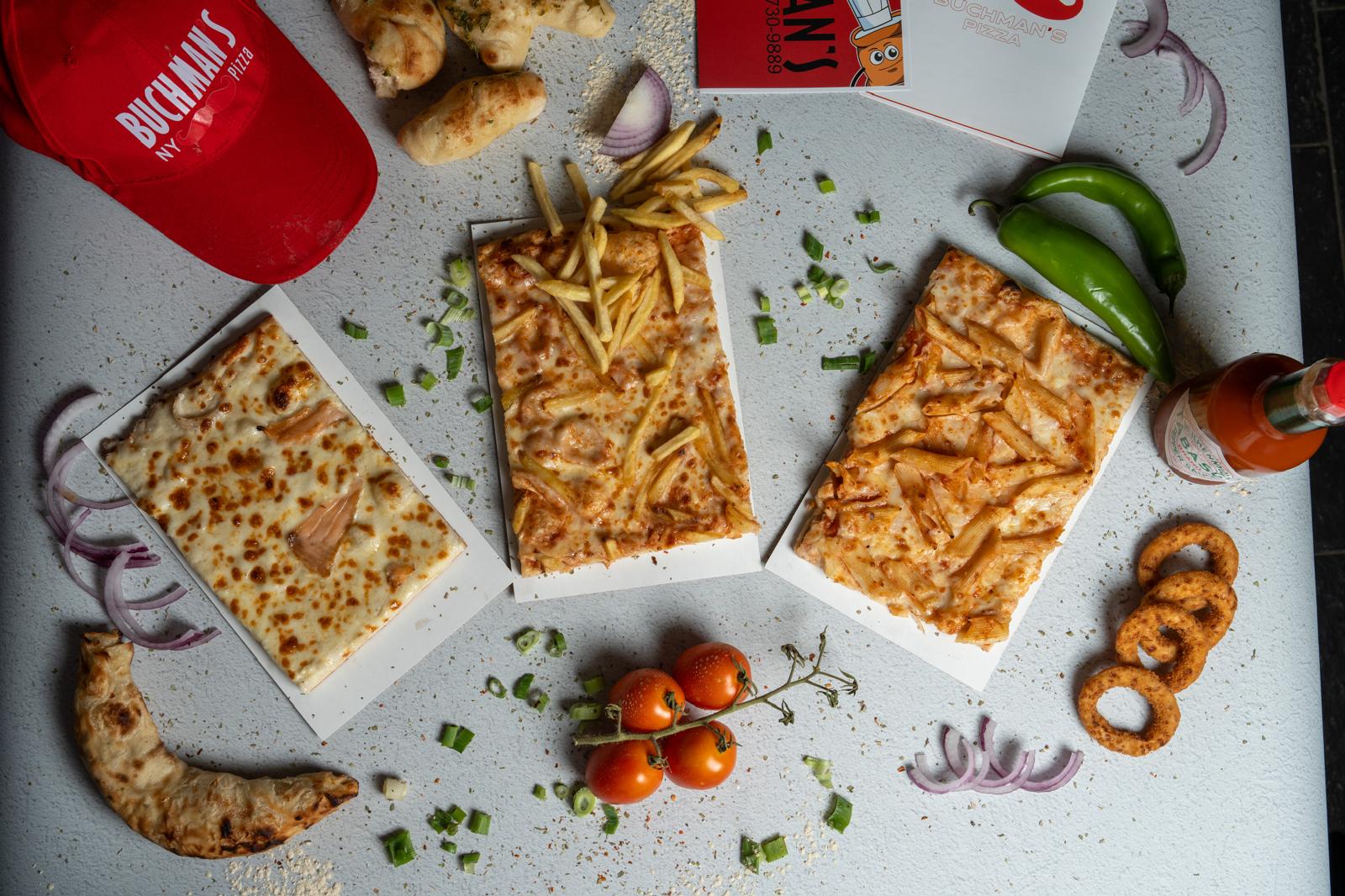 שלושה מלבני פיצה בוכמנס